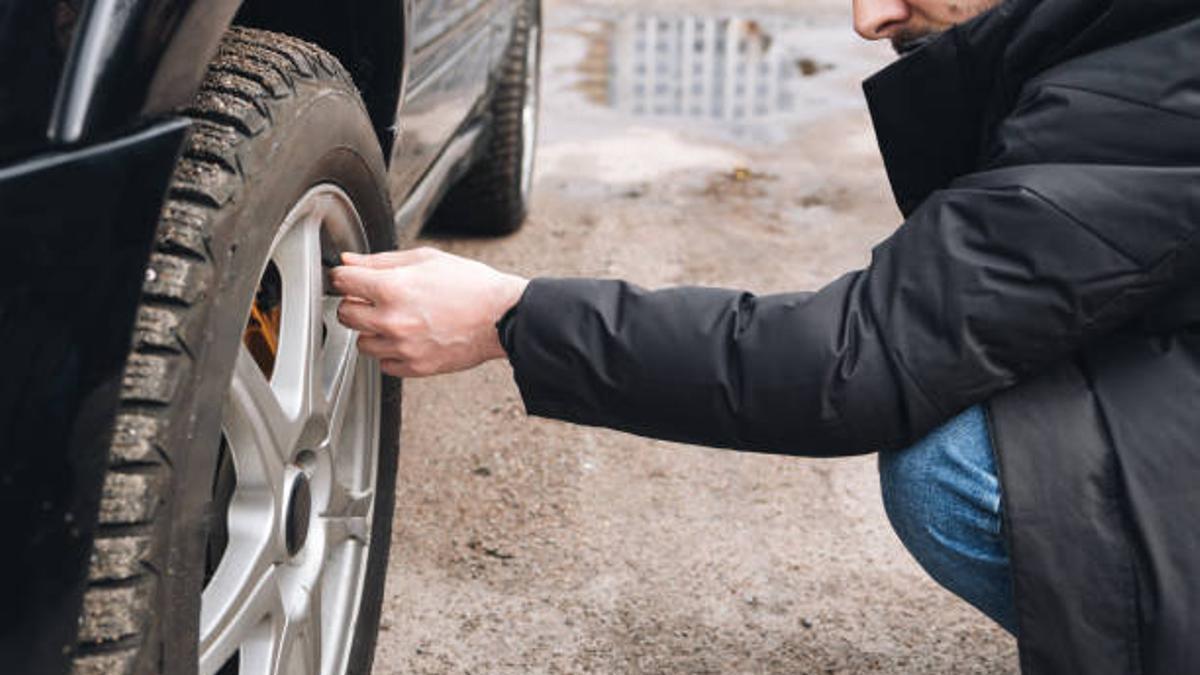 Així has de revisar els pneumàtics del teu vehicle, segons les recomanacions de la DGT