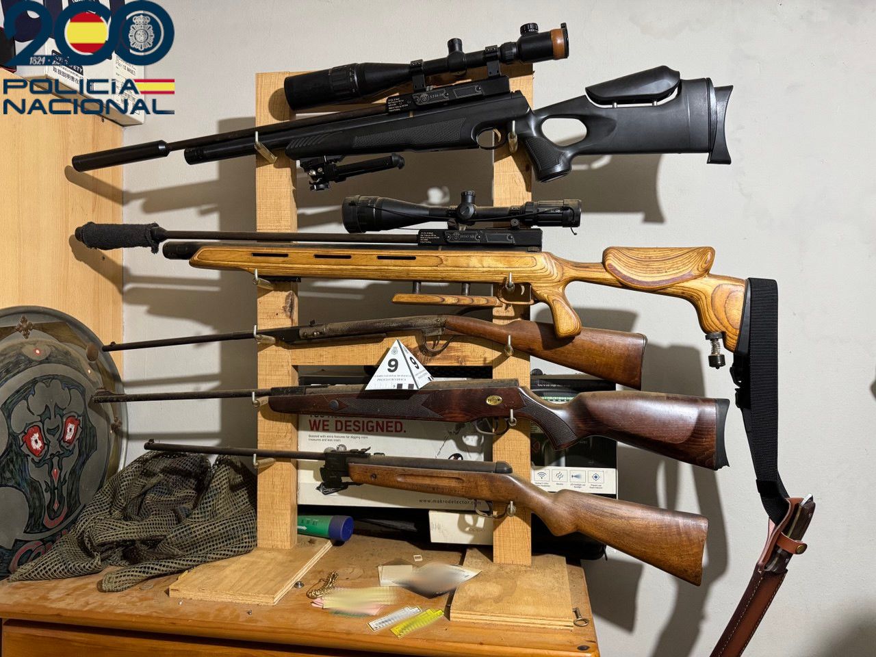 Todas las armas y la droga que poseía el detenido en Manacor