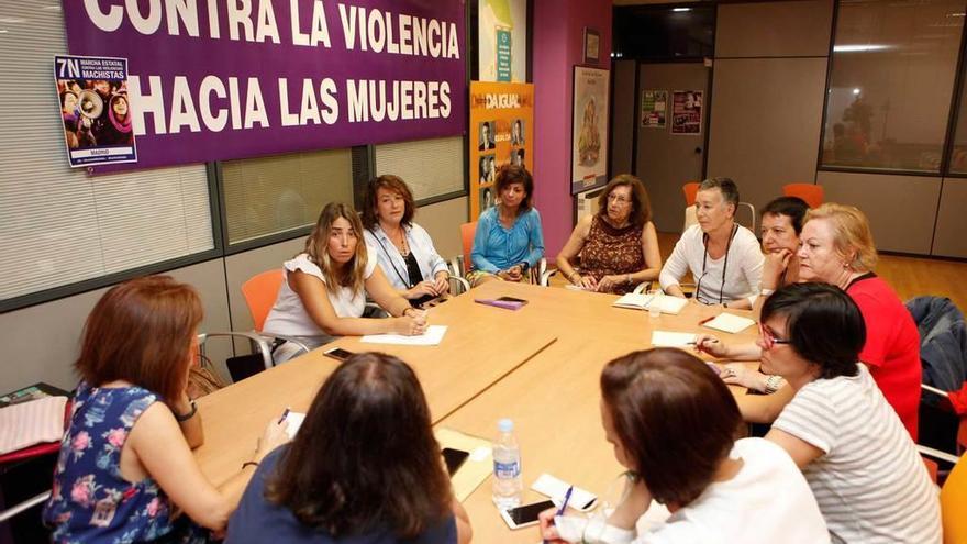Asistentes a la reunión celebrada ayer en Gijón.
