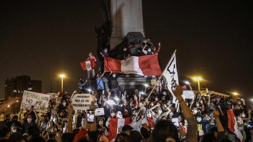 Masivas marchas en todo Perú en rechazo al Gobierno de Merino