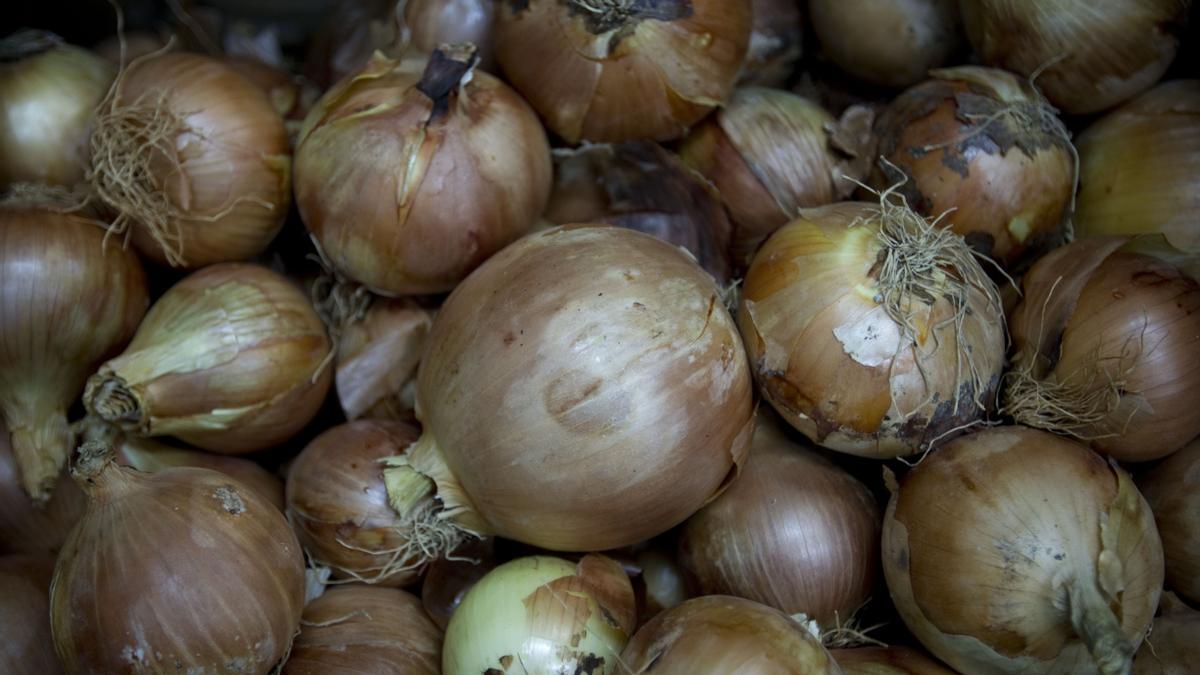 Cebollas en un mercado valenciano