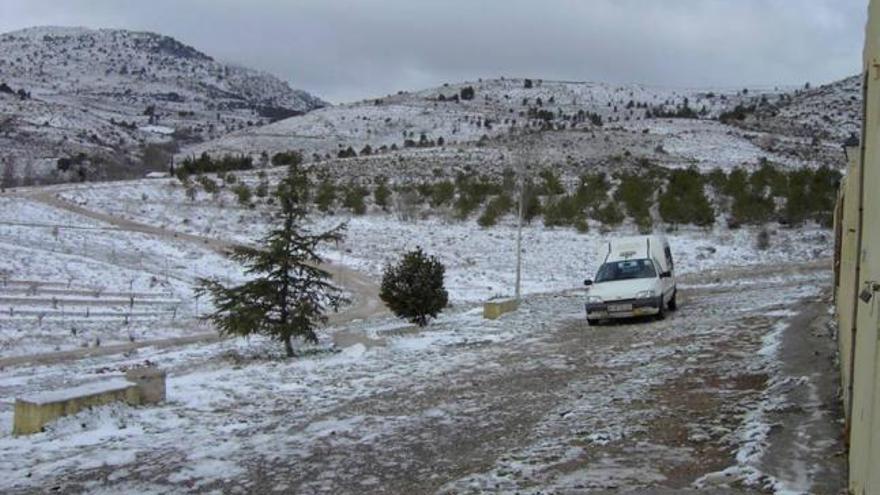Las pedanías moratalleras de Campo de San Juan e Inazares registraron varios centímetros de nieve por encima de los 1.100 metros.