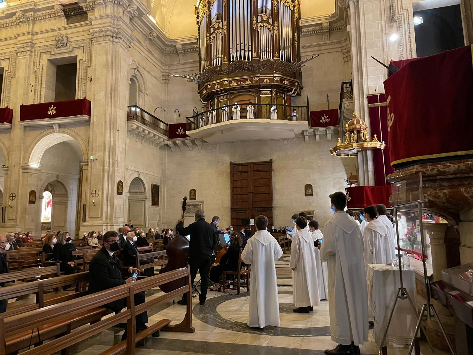 Viernes Santo con las voces de la Capella, Coro Juvenil y Escolanía del Misteri d'Elx