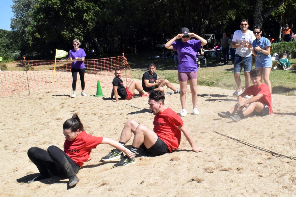 Las Olimpiadas de Aldea hacen de la playa de Vilarello la fusión de deporte y tradición