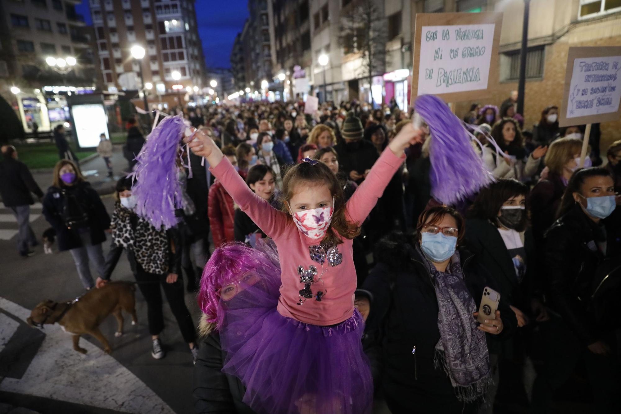 Gijón, teñido de morado por el 8-M