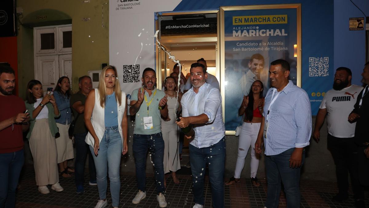 Alejandro Marichal celebra el resultado de las elecciones en San Bartolomé de Tirajana.