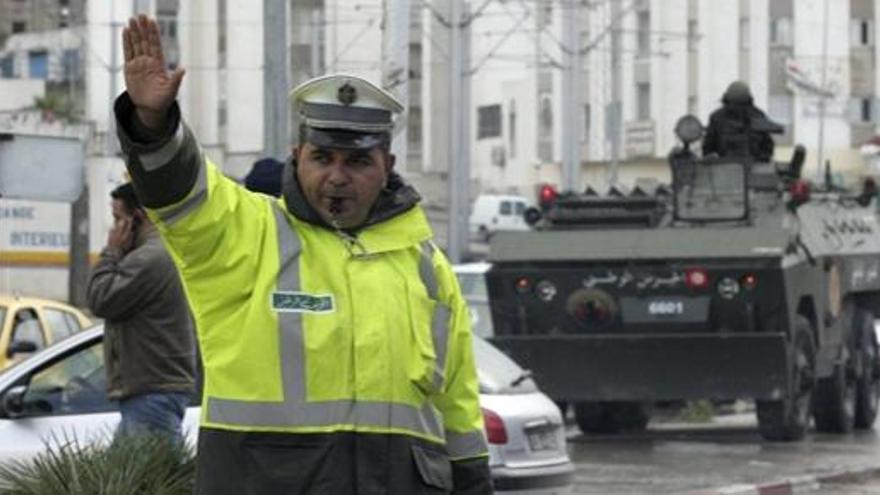 Los tanques ya circulan por el centro de Túnez.