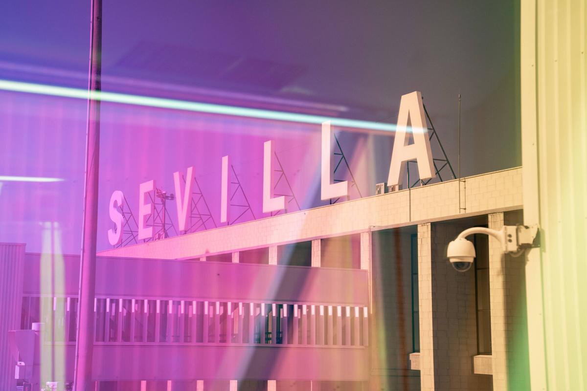 Letrero del Aeropuerto de Sevilla