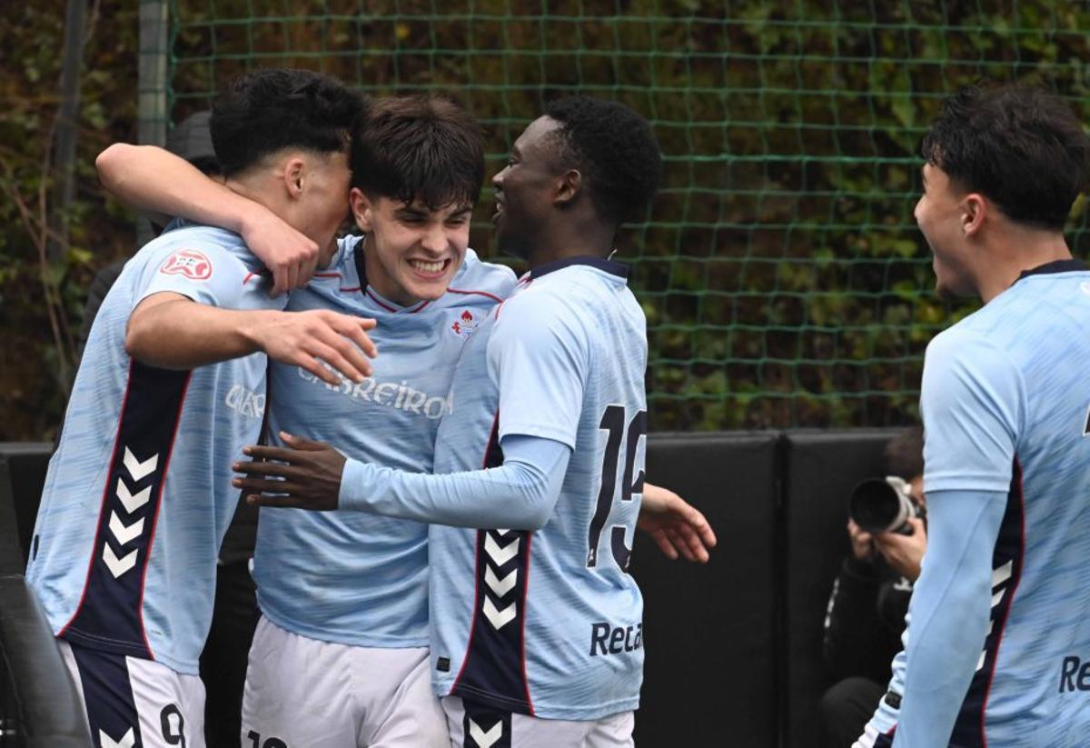 Los jugadores del Celta celebran el segundo gol ante el Athletic. | PABLO HERNÁNDEZ GAMARRA