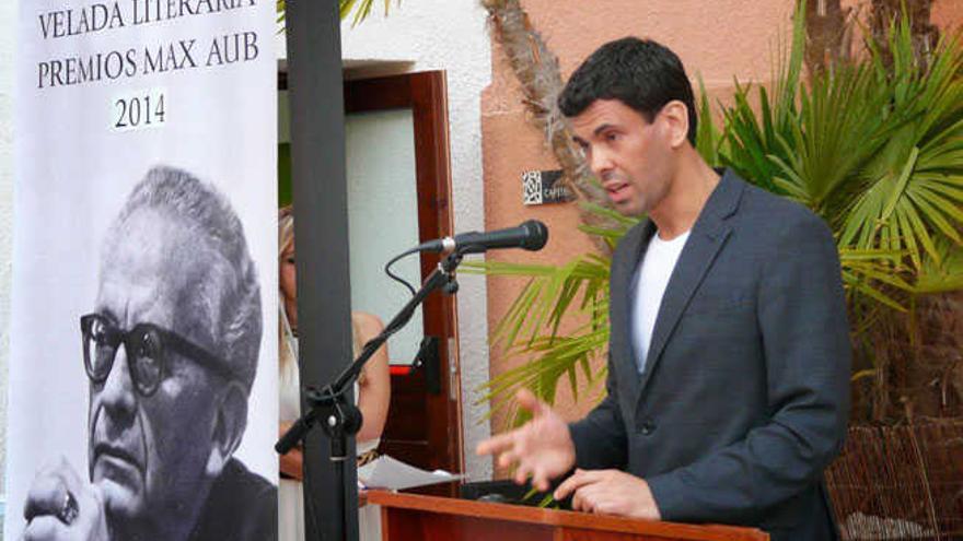 Diego Alfonsín Rivero, ganador de Novela Corta Miguel de Unamuno, en los premios Max Aub 2014.