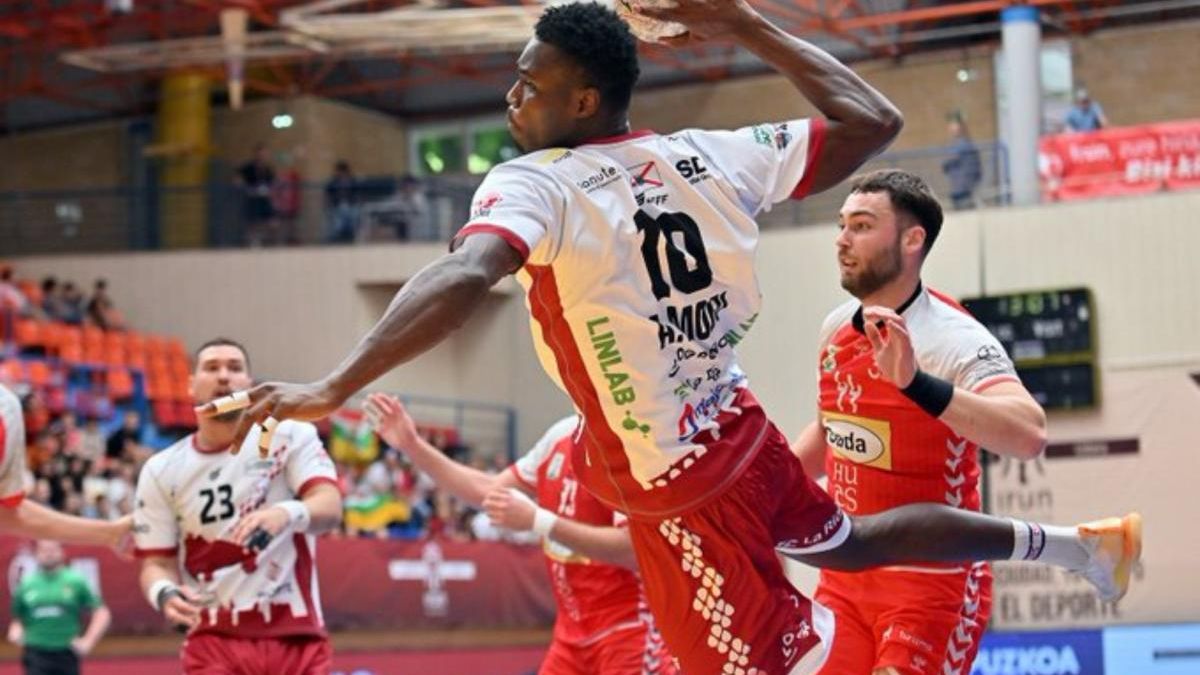 El Balonmano Servigroup Benidorm cierra el capítulo de fichajes con Abodoulah Modi.