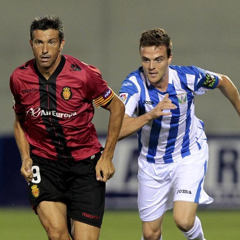 Martí durante su etapa como jugador del Mallorca disputando un partido ante el Leganés