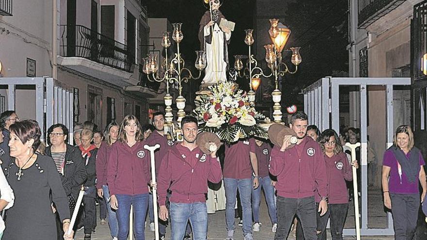 Moncofa vive su jornada grande y las peñas acompañan a Sant Antoni