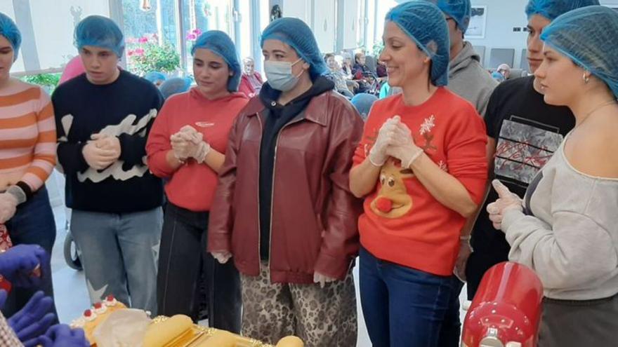 Participantes en el taller de dulces. | A.C.