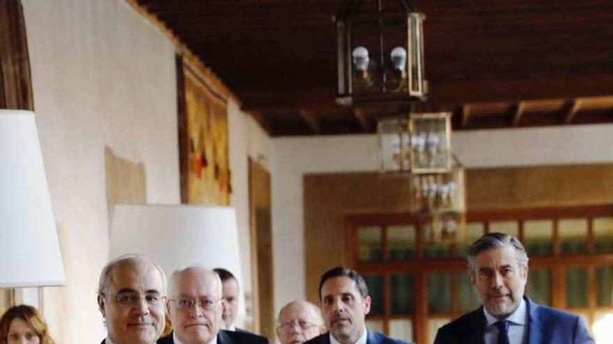 Por la izquierda, Pablo Llarena, José Manuel Suárez, Javier Fernández Teruelo y Enrique López, ayer, en el hotel de la Reconquista.