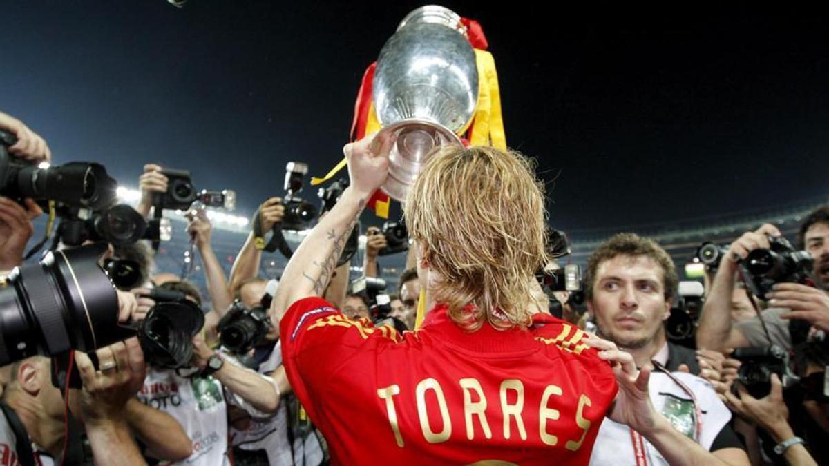 Fernando Torres con la Eurocopa del 2008.