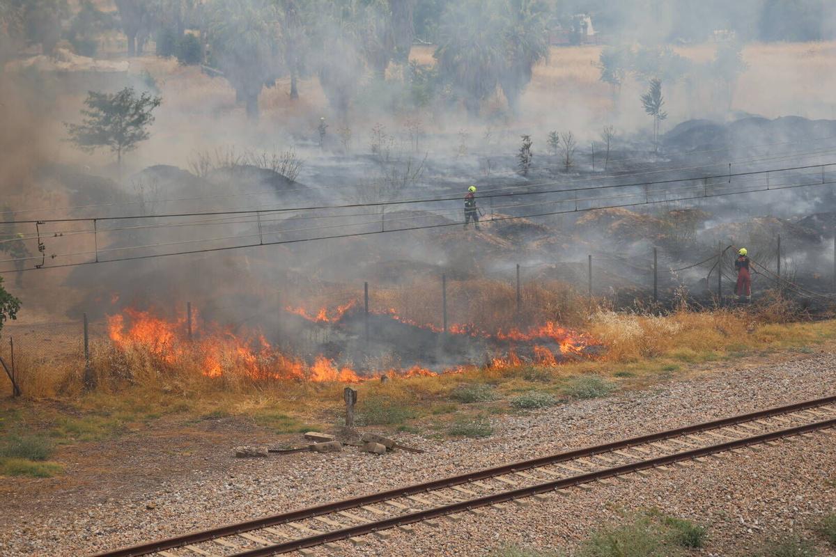 Gran incendio en la carretera del Aeropuerto