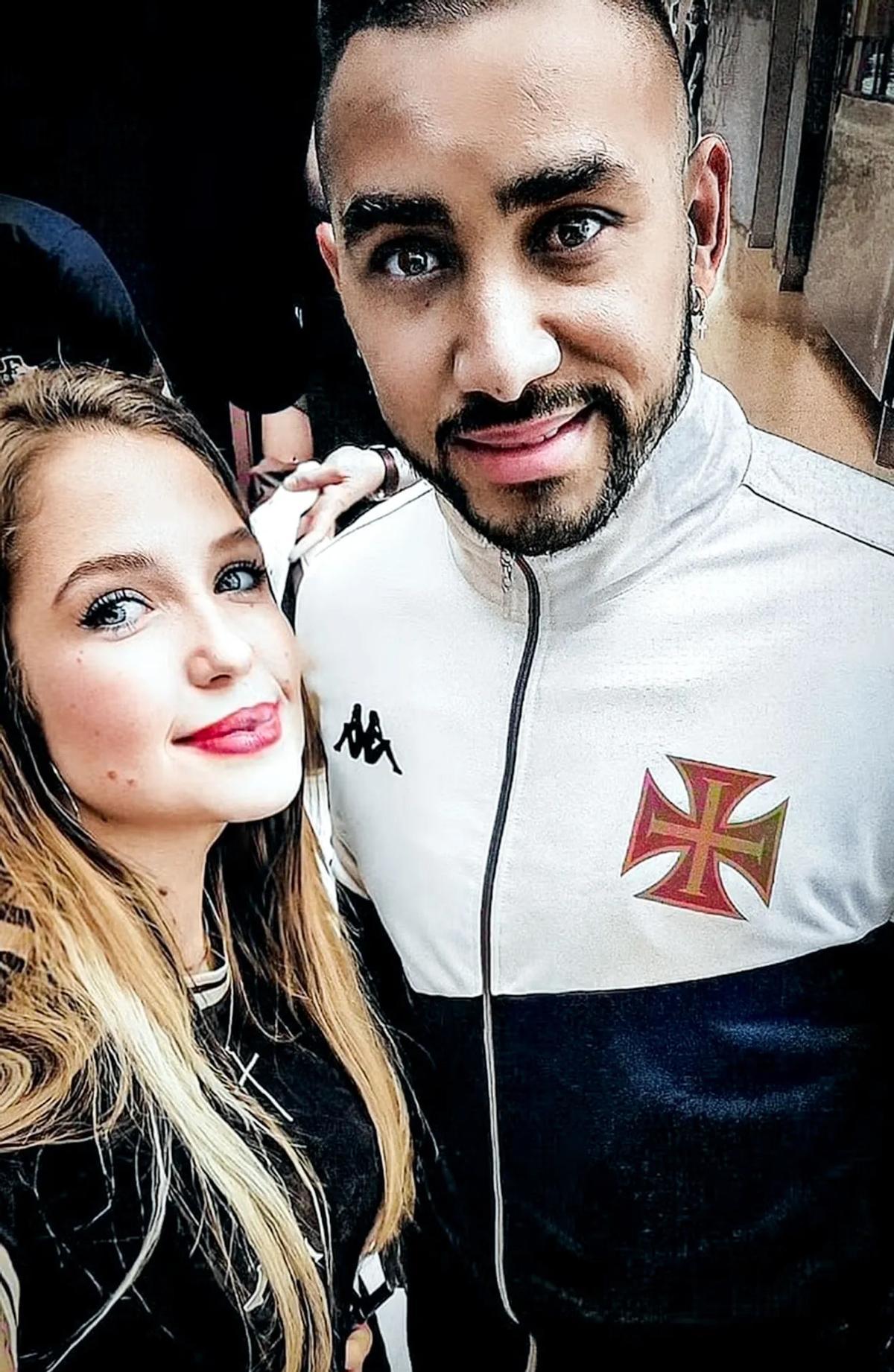 Larissa Ferrari junto a Dimitri Payet en su etapa en Brasil.