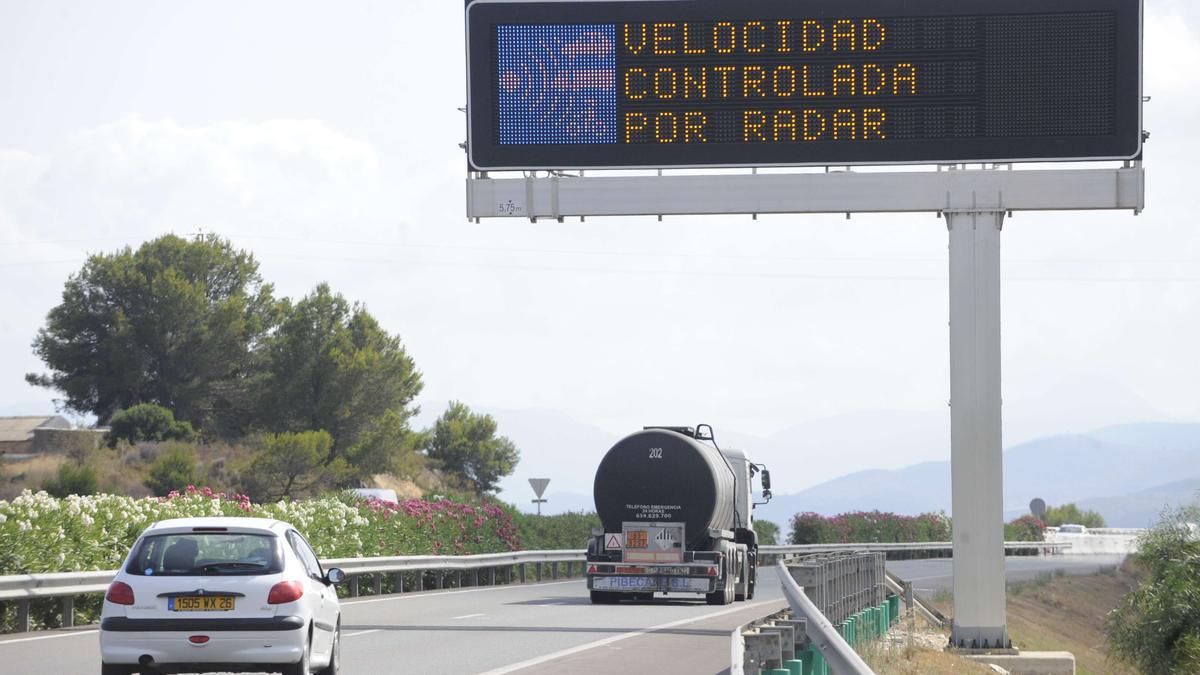 Un aviso de radar en la AP7.