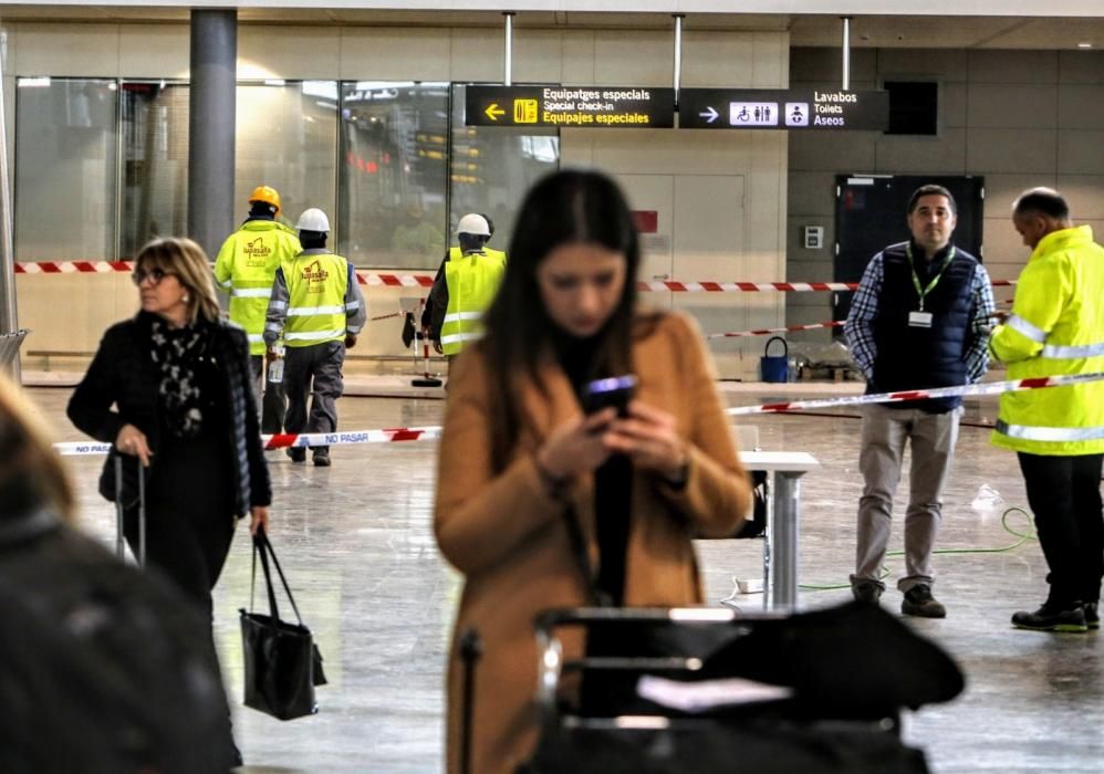 El temporal obliga a cerrar el tráfico aéreo en el aeropuerto de Alicante-Elche