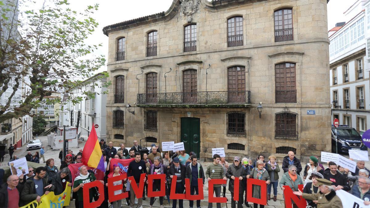 Manifestación ante la casa Cornide en noviembre del año pasado.