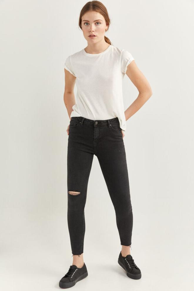 Pantalón denim slim cropped 19,99 euros