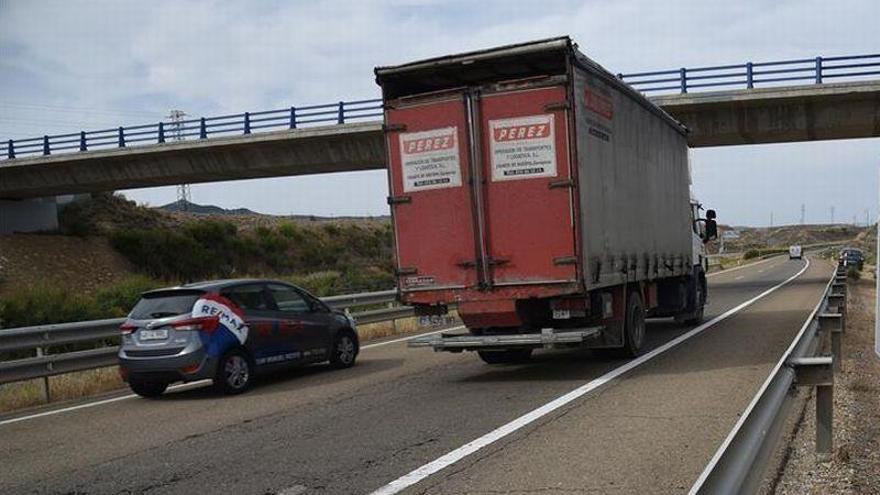 Los transportistas critican el cierre del paso de Irún