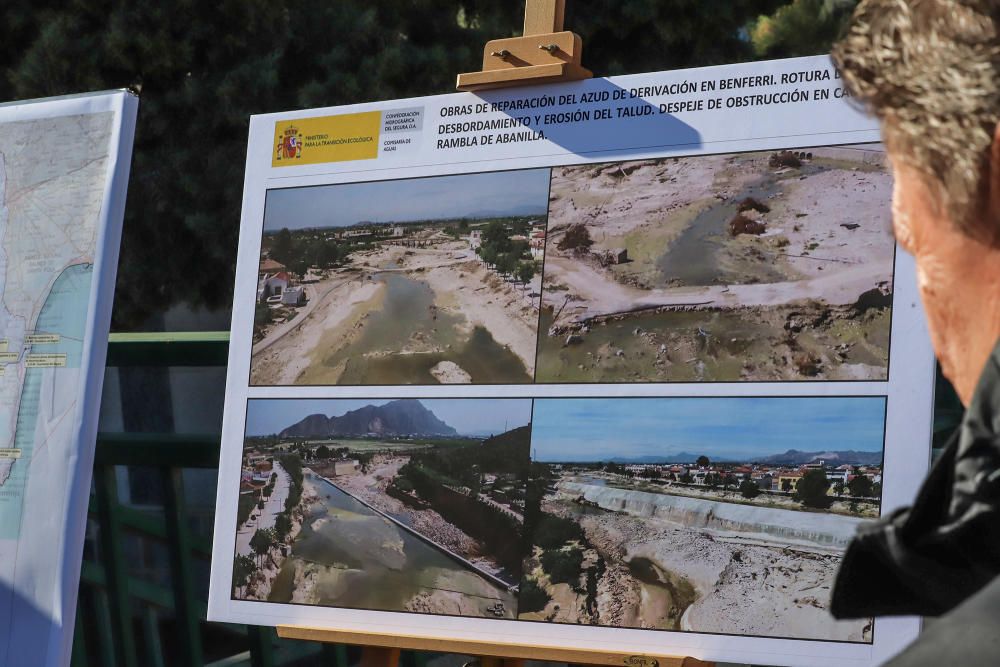 Visita a las zonas más afectadas por la DANA de septiembre en la Vega Baja por parte de expertos que diseñarán las defensas de la comarca frente a futuras a avenidas