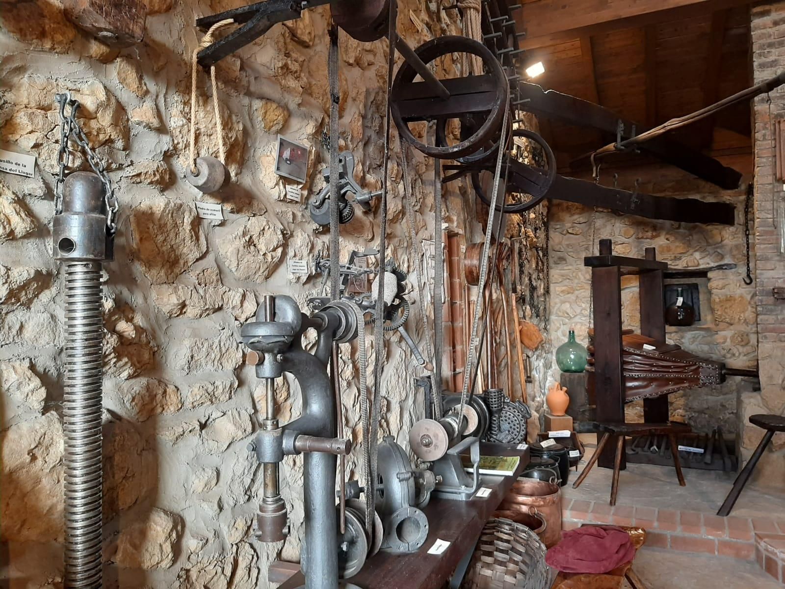 Una fragua llena de historia: así es el museo particular de Chema Martínez en Tuernes