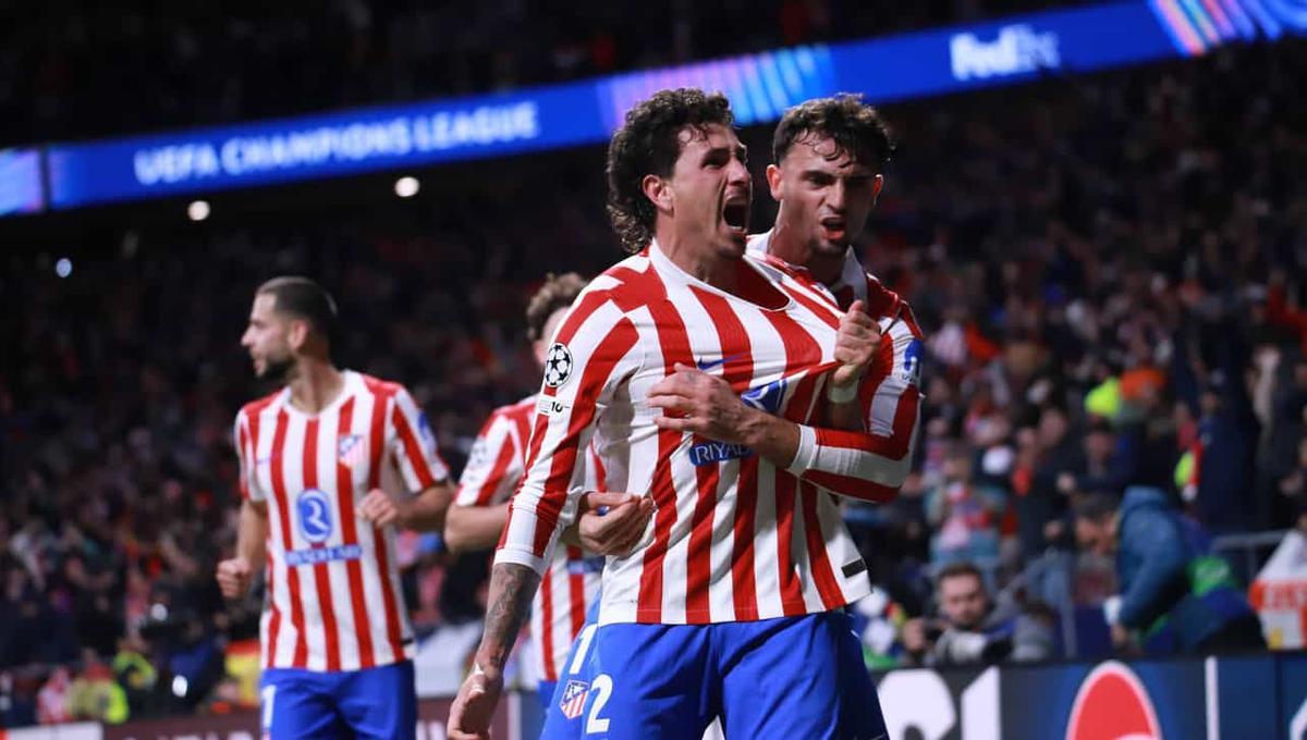 Pubill celebra junto a Giménez el 2-1 ante el Inter.