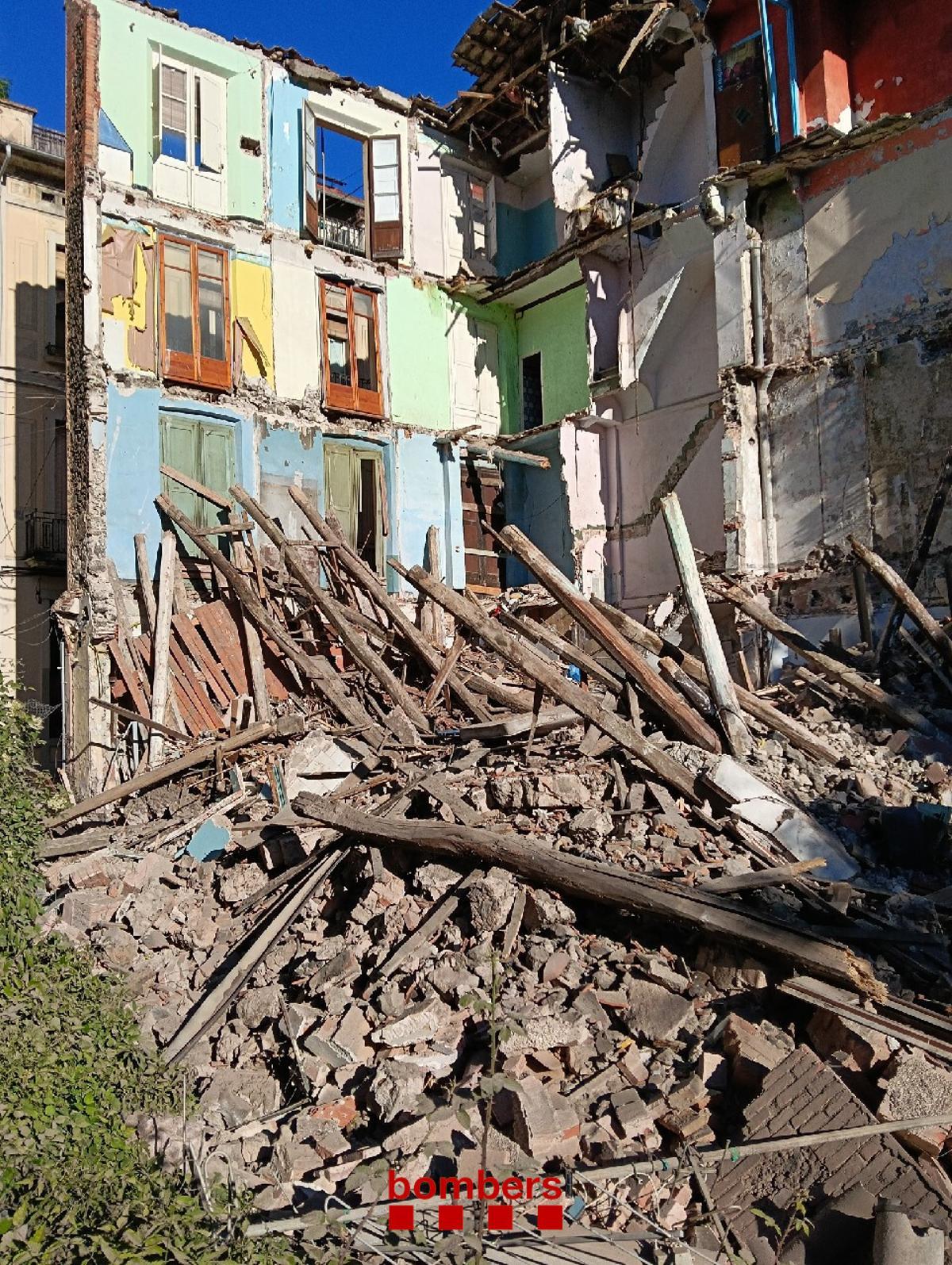 Aíxi ha quedat la zona ensorrada de l'edifici d'Olot.