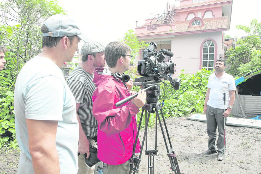 Varias secuencias de la filmación de la película ‘Rising Nepal’ dirigida por Miguel Ángel Tobías.