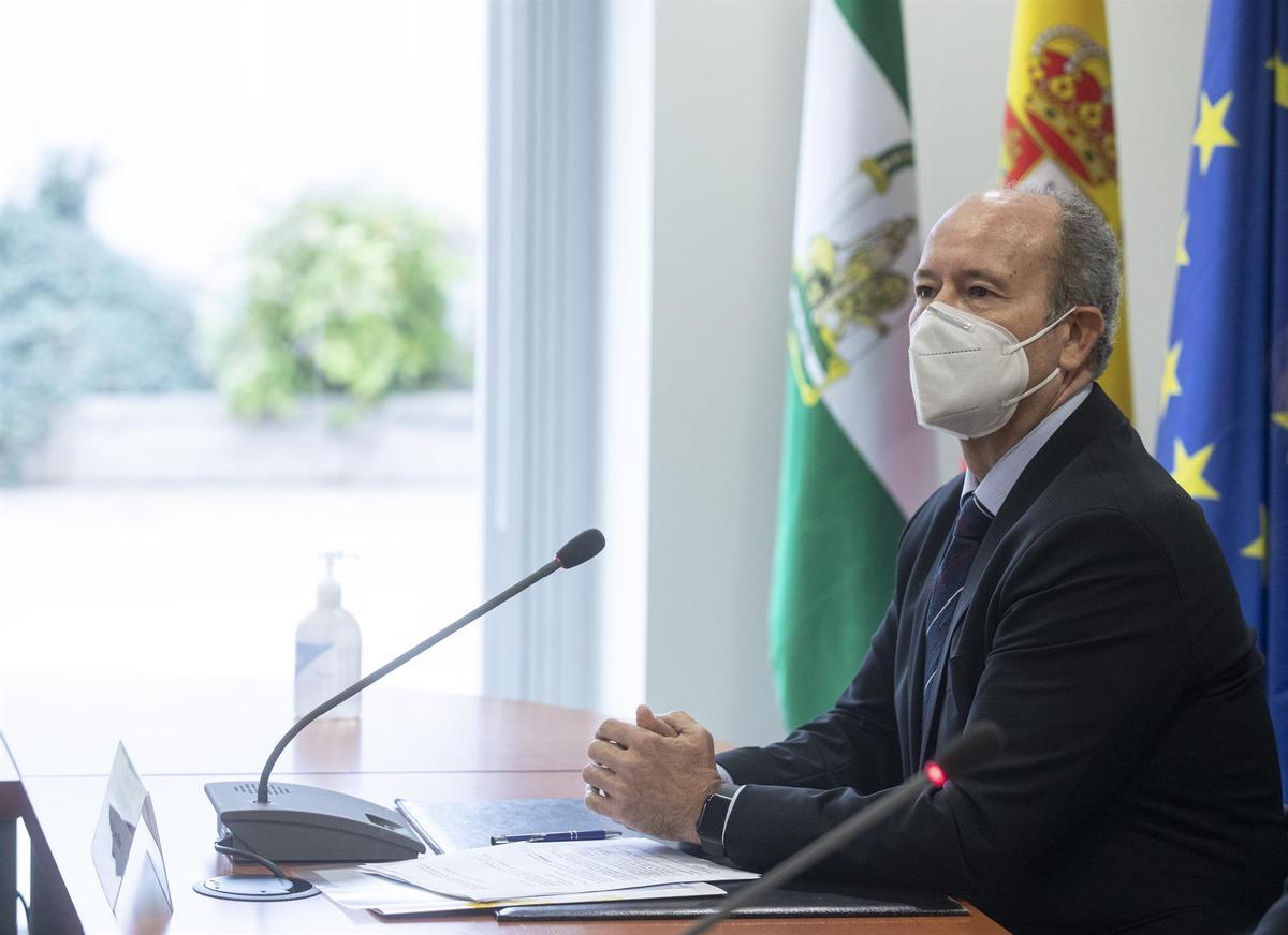 Campo, després de la vacunació del bisbe de Cartagena: «No sé si és bo recórrer al dret penal» Campo, després de la vacunació del bisbe de Cartagena: «No sé si és bo recórrer al dret penal»