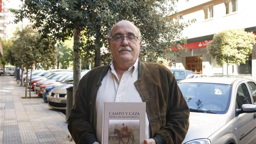 Manuel García Villalón, autor de &#039;Campo y caza. Sierra de San Pedro&#039;: &quot;A los cazadores lo que menos nos gusta es matar&quot;