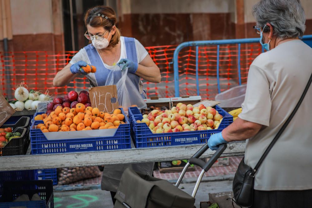 Control de temperatura en el mercadillo de Callosa de Segura por parte de la Policía Local