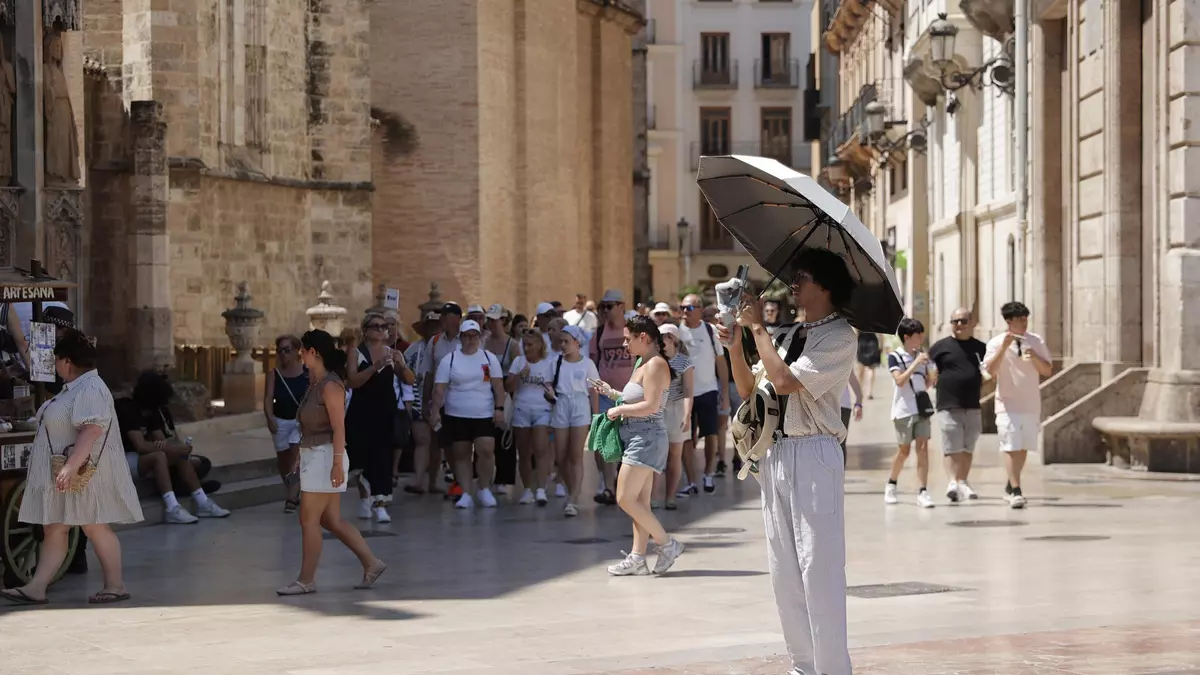 Barcelona bate otro récord por calor y suma 16 noches tórridas consecutivas: el Raval no baja de los 25 grados desde el 19 de junio