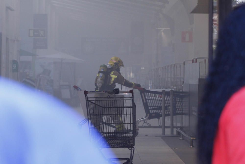 Incendi a la cambra frigorífica d'un supermercat de Girona