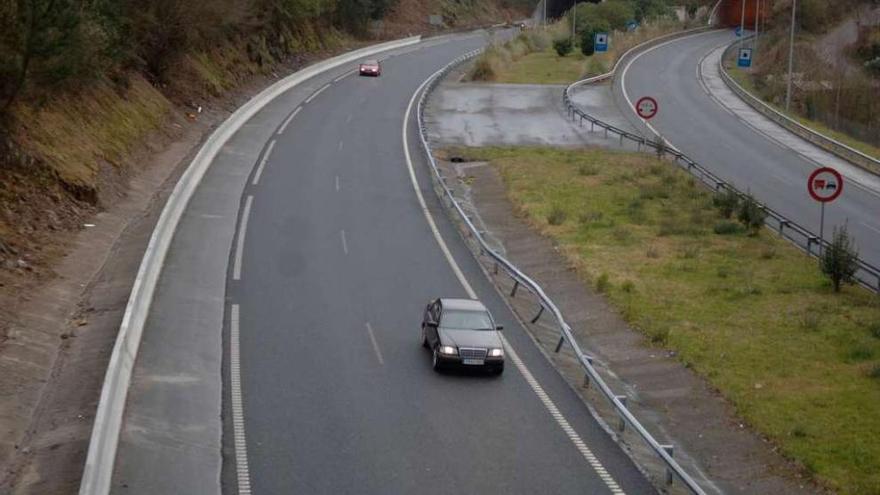 Vista de una curva peligrosa en la autopista AP-9 en dirección a Ferrol. juan varela