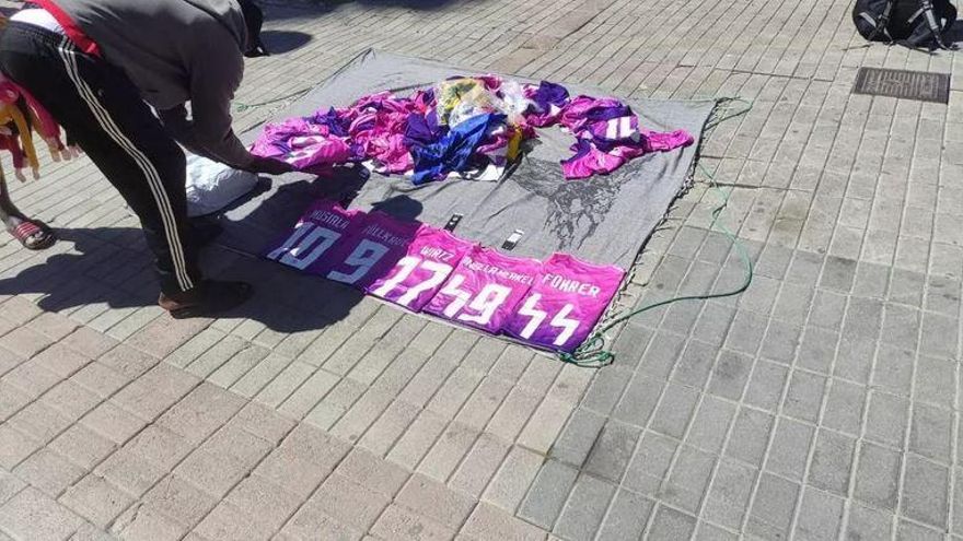 Er hatte &quot;Führer&quot;-Trikots im Angebot: Polizei nimmt aggressiven Straßenhändler fest