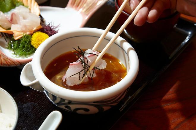 Tai Somen plato japonés con dorada