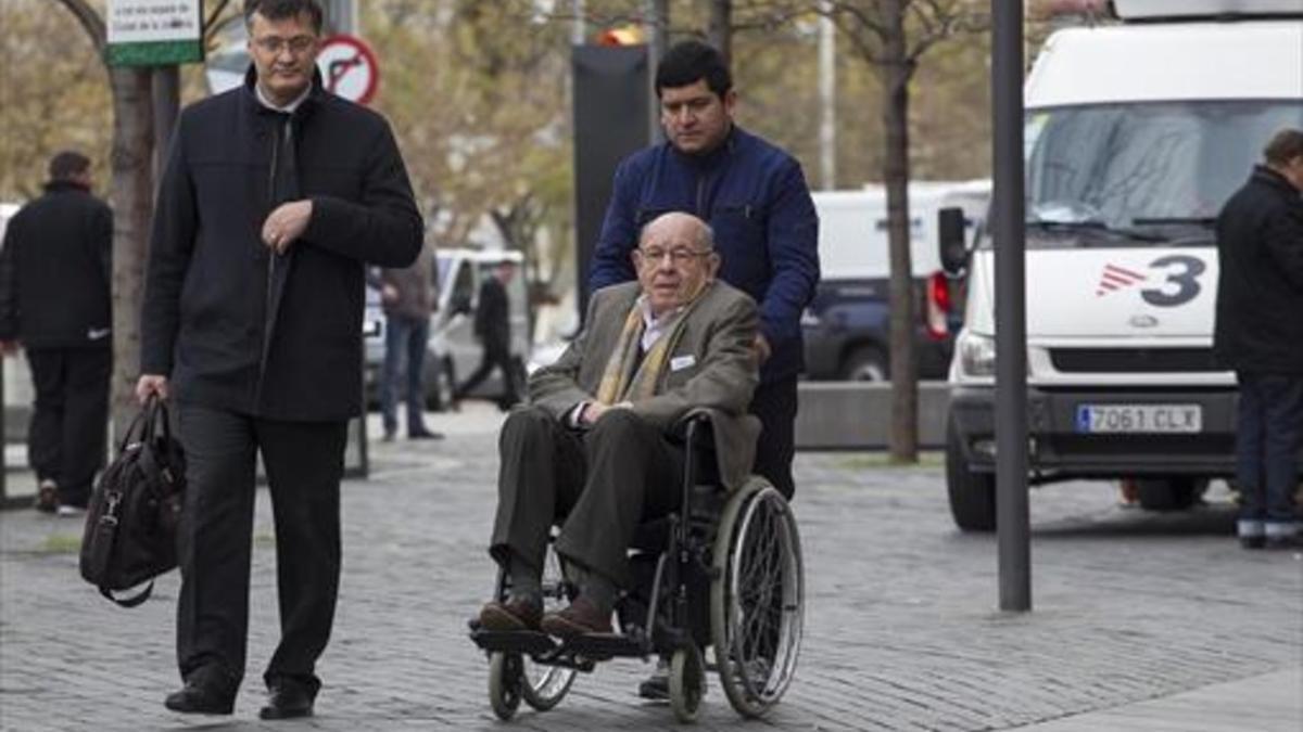 Ocho años después 8Millet llega al Palau de la Justícia, ayer.