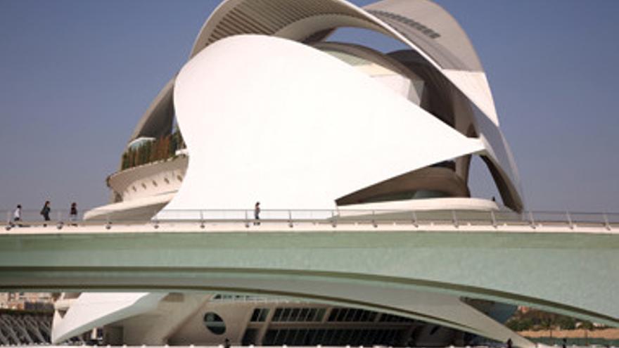 Muere un trabajador al caer desde 20 metros de altura de la cubierta del Palau de les Arts de València