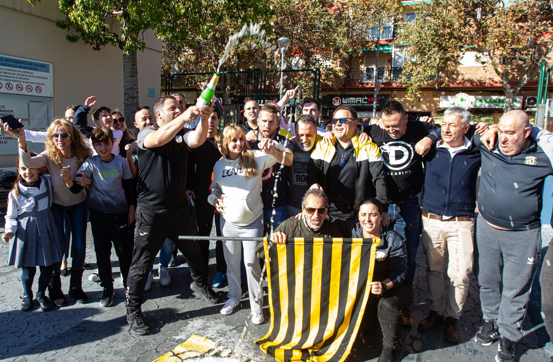 El Betis Florida de Alicante reparte 14 millones de euros del cuarto premio de la Lotería