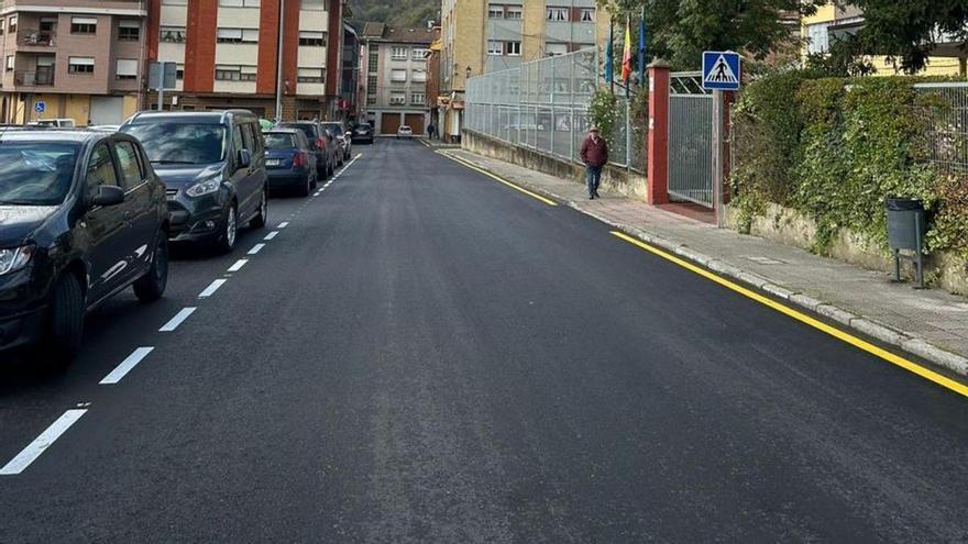 Concluye el nuevo plan de asfaltados en Pola de Laviana: &quot;El firme de estas calles era deficiente y era necesaria su renovación&quot;