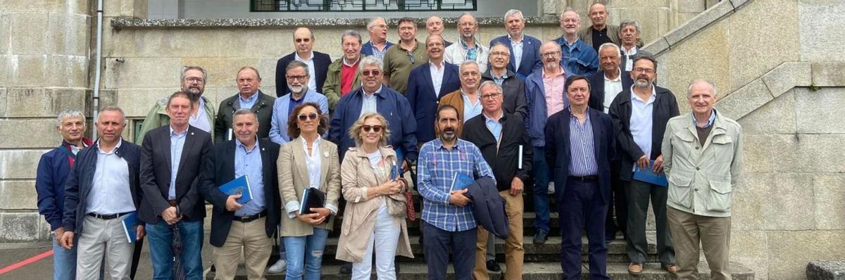 Encuentro de alumnos y alumnas en el colegio La Salle para celebrar los 50 años de su graduación.