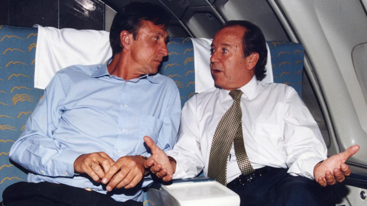 Cruyff narra en su libro su mala relación con Josep Lluís Núñez