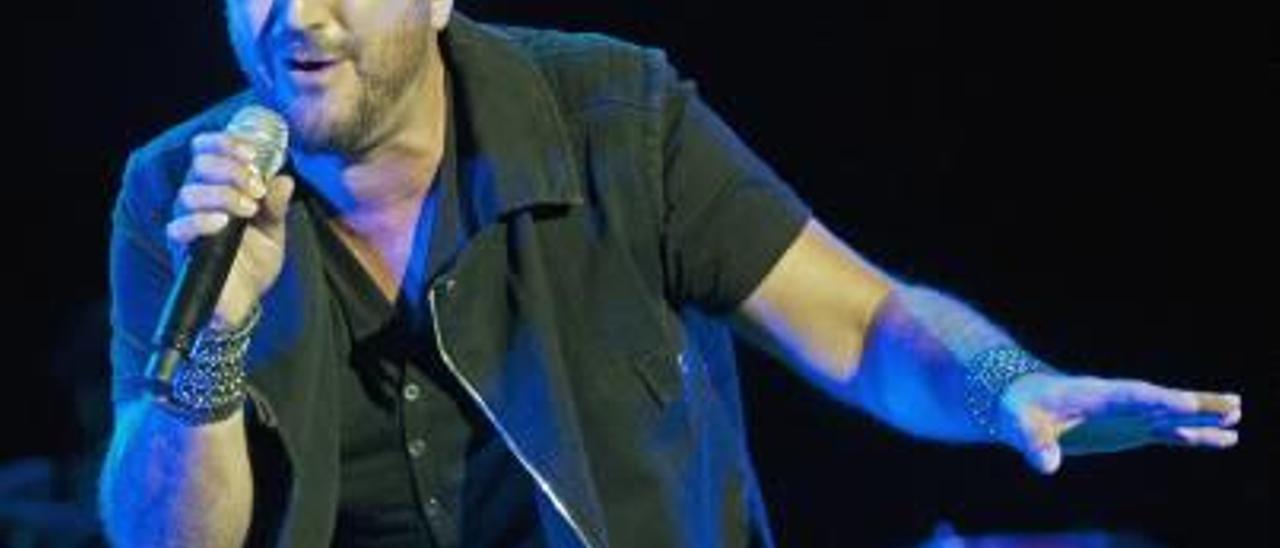 Antonio Orozco, durante un concierto de su gira.