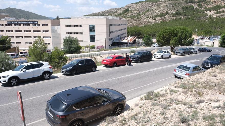 El nuevo parking del Hospital de Elda se queda pequeño al mes de abrir