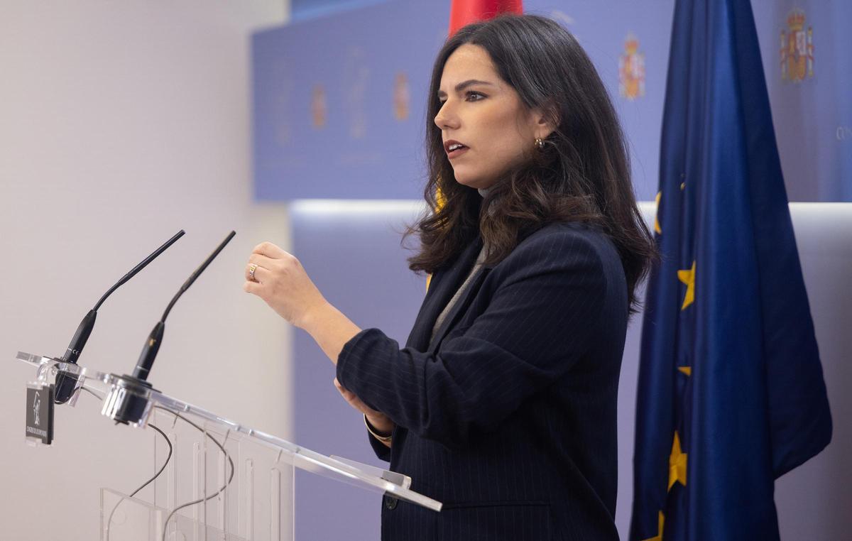 La portavoz de VOX en el Congreso, Pepa Millán, durante una rueda de prensa en el Congreso.