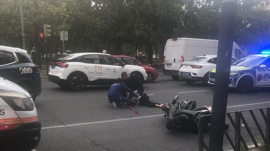 Una mujer herida tras ser atropellada por una moto en la plaza de Colón de Córdoba